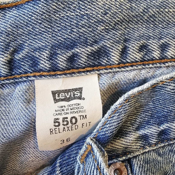 Vintage Levi's •Size 36• 550 Shorts Blue Red Tab Relaxed Fit Y2K 10 Inch Inseam - Picture 7 of 10